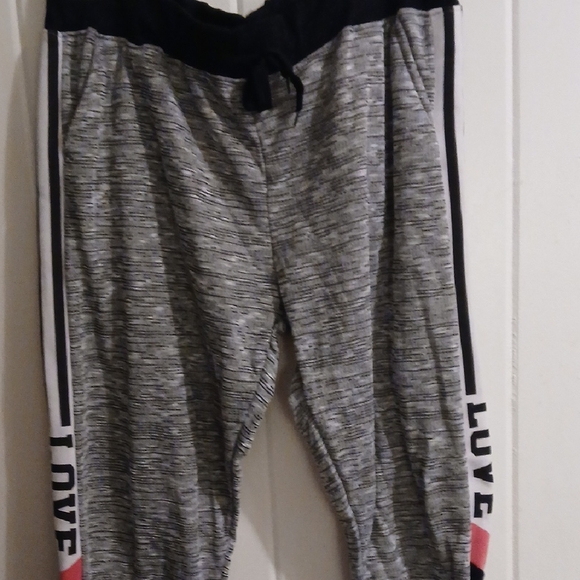 Bobbie Brooks Gray and Black Love Print Joggers - Picture 1 of 2